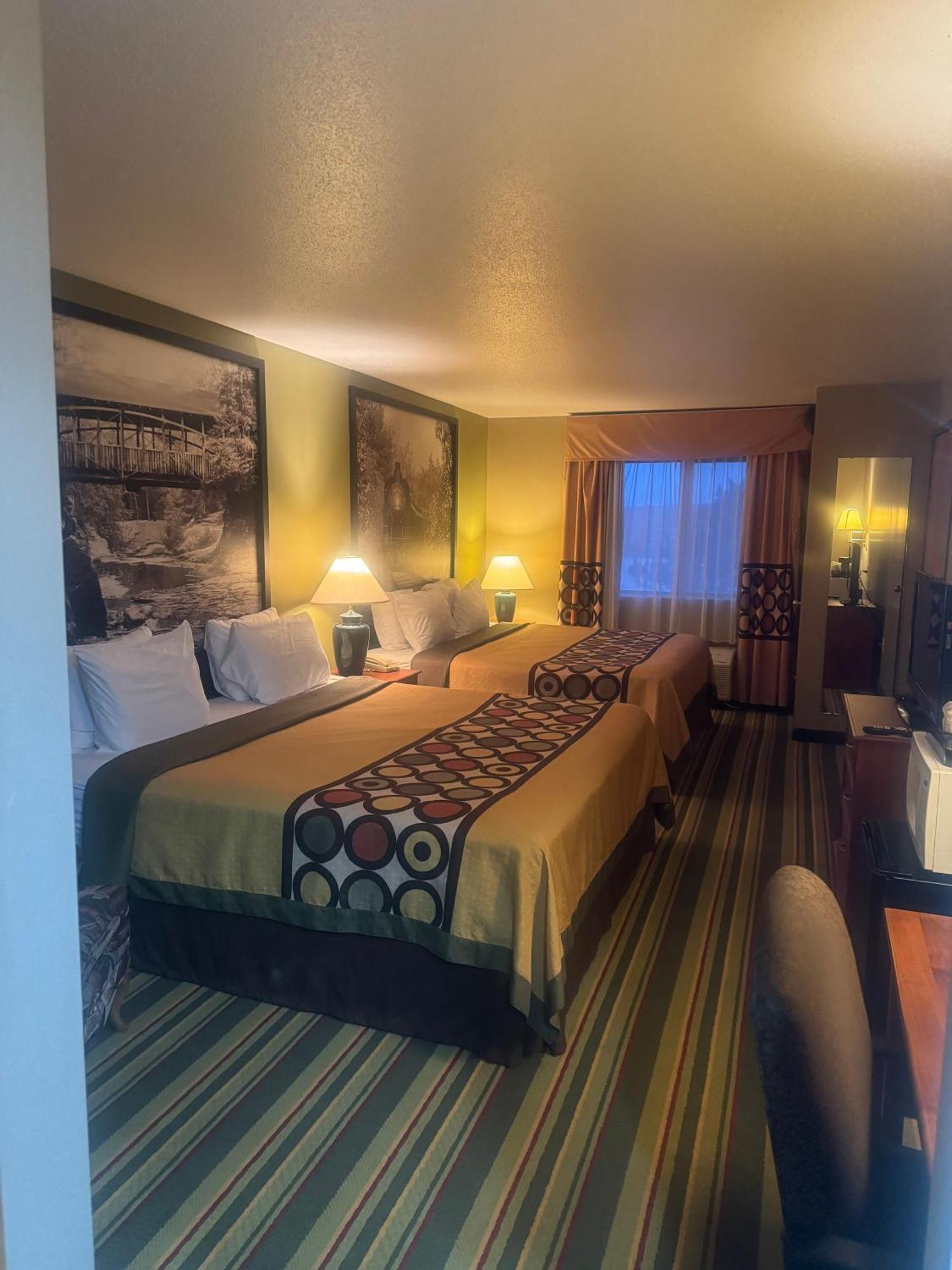 Super 8 By Wyndham Sparta Luaran gambar