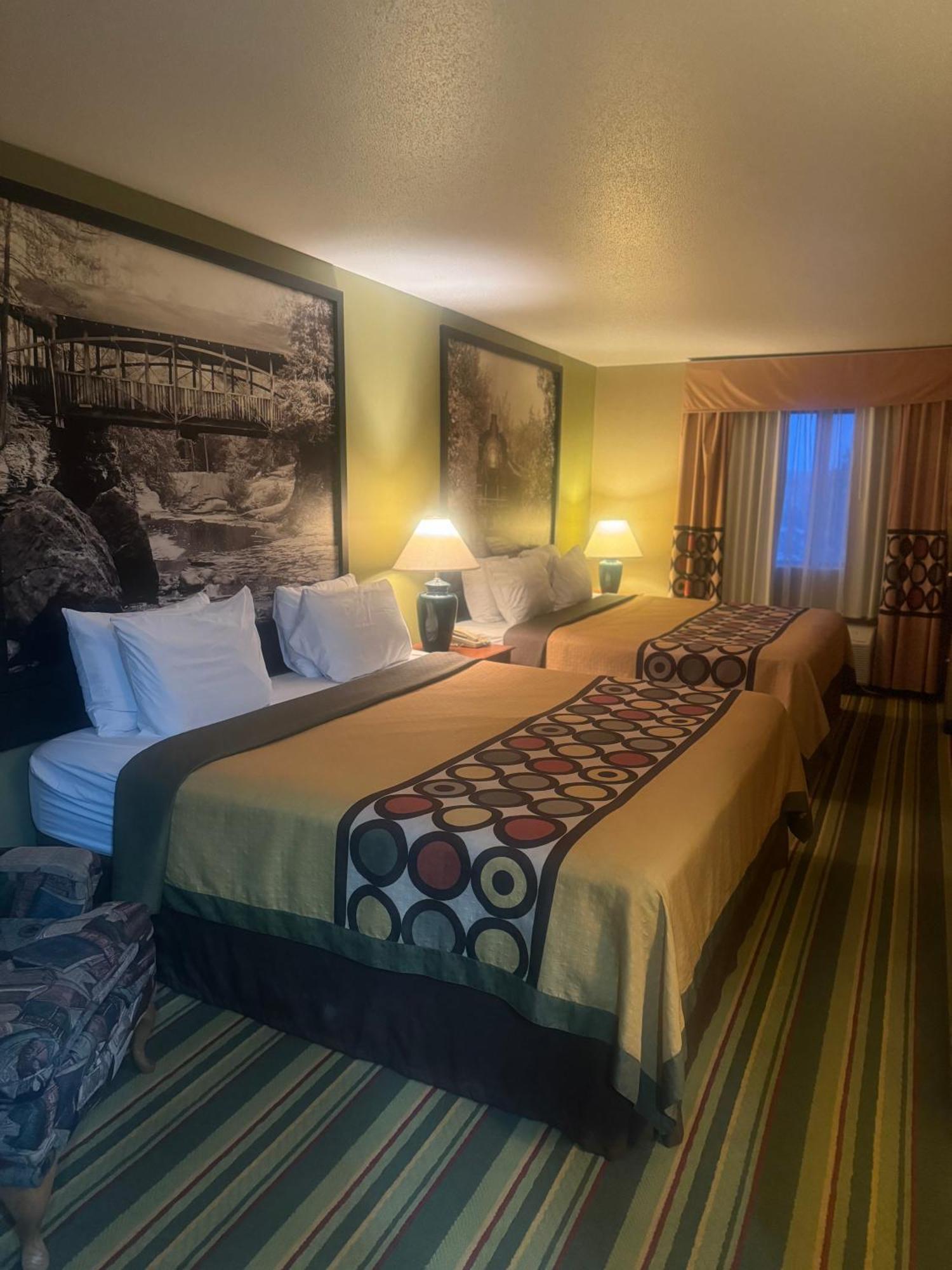 Super 8 By Wyndham Sparta Luaran gambar